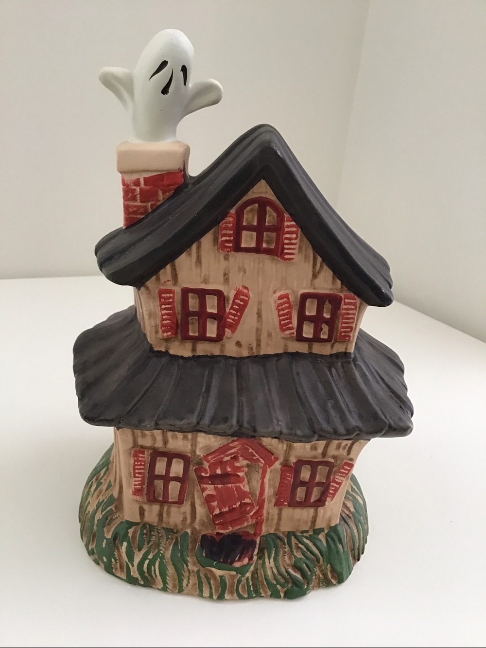 Rare Vintage 1986 ceramic Halloween haunted house music box, plays Ghostbusters